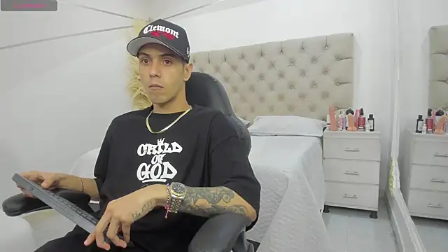 DerryAndIzzy online show from 5, 12, 2025