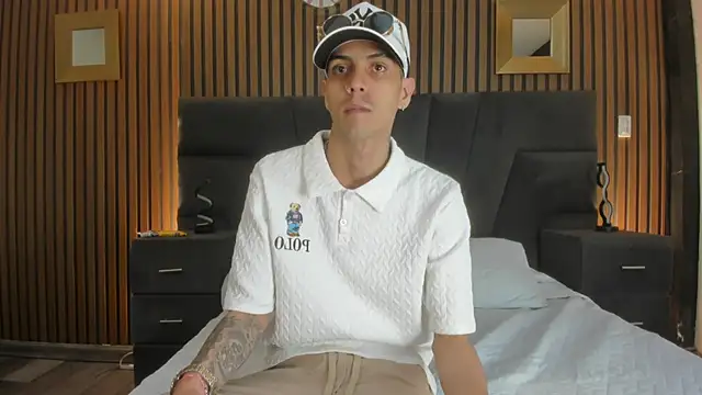 DerryAndIzzy online show from 1, 12, 2025