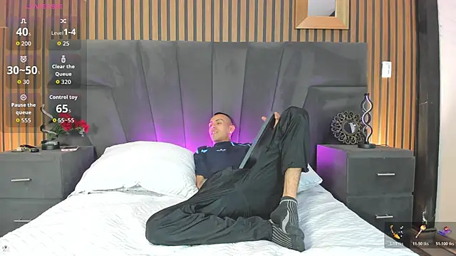 DerryAndIzzy online show from 3, 11, 2025