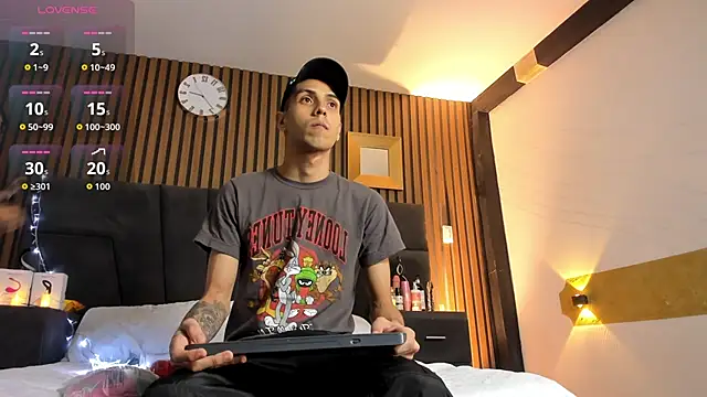 DerryAndIzzy online show from 19, 10, 2025