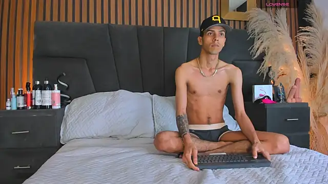 DerryAndIzzy online show from 13, 1, 2026