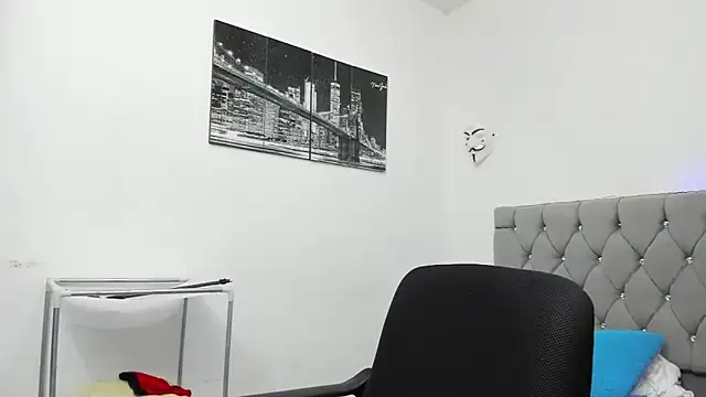 Sofi And Santy online show from 8, 11, 2025