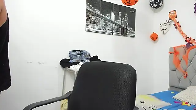 Sofi And Santy online show from 8, 11, 2025