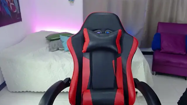 Snapshot of skarlett222 chatting on 28, 10, 2025 skarlett222 online show from 28, 10, 2025