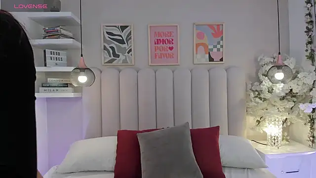 Isabella  gonzalez  online show from 28, 10, 2025