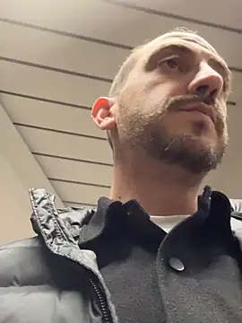 Snapshot of AlexGogo23 chatting on 15, 4, 2026 AlexGogo23 online show from 15, 4, 2026