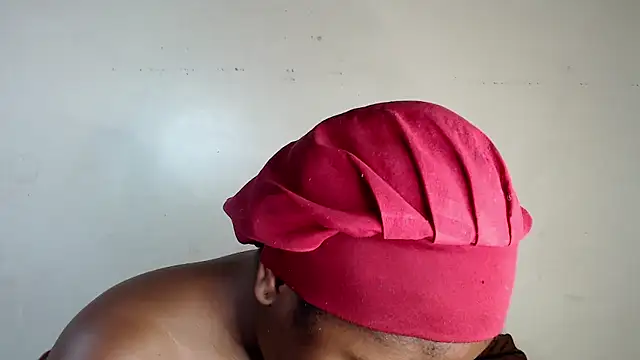 Yolaqueen04 online show from 16, 11, 2025