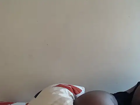 Yolaqueen04 online show from 15, 10, 2025