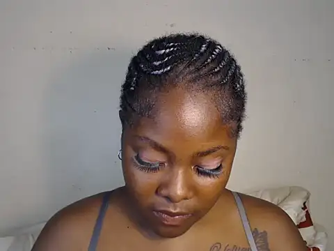 Yolaqueen04 online show from 22, 10, 2025