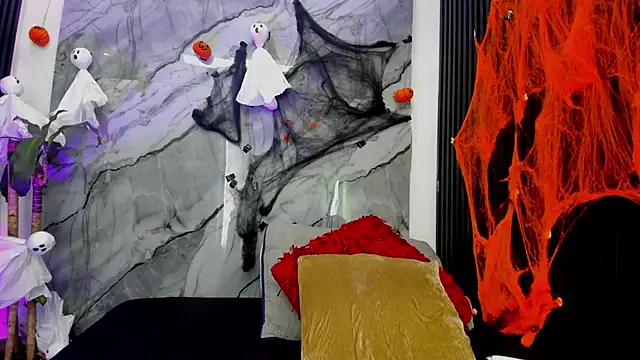 Luna Ember online show from 27, 10, 2025