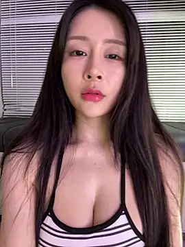 Snapshot of yiyi_3523 chatting on 9, 7, 2026 yiyi 3523 online show from 9, 7, 2026