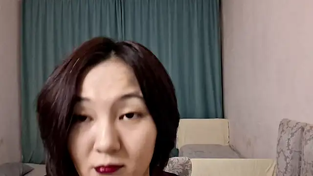 Snapshot of Lyndasilk chatting on 5, 7, 2026 Lyndasilk online show from 5, 7, 2026