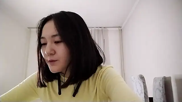 Lyndasilk online show from 4, 11, 2025