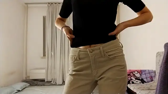 Lyndasilk online show from 4, 12, 2025