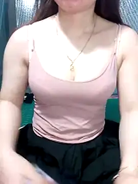 Snapshot of LeanaLy chatting on 14, 5, 2026 LeanaLy online show from 14, 5, 2026
