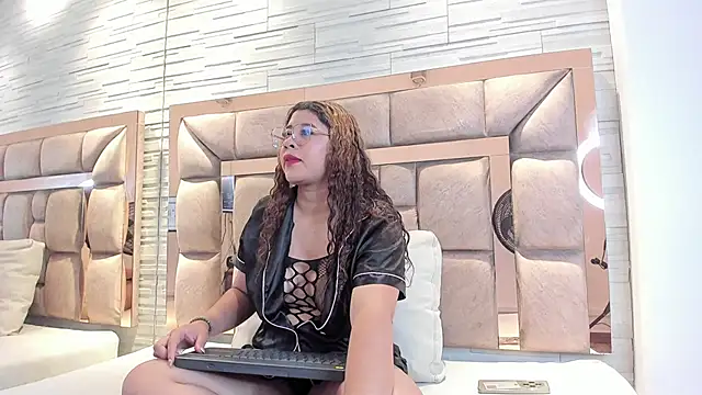 carlie crow online show from 21, 10, 2025