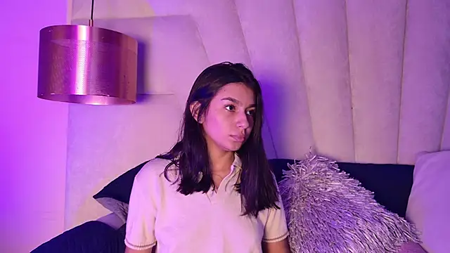 AlyssaRay online show from 17, 11, 2025