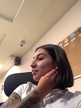 AlyssaRay online show from 18, 1, 2026