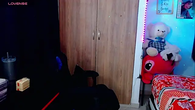 Sofiabigcock22 online show from 18, 2, 2026