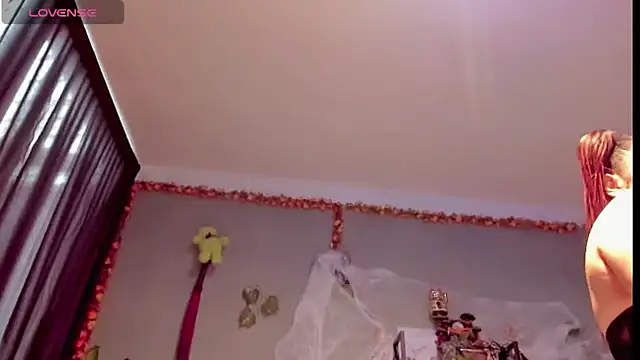 Sharlott smith online show from 28, 10, 2025