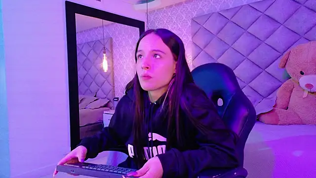 CARO ADAMS1 online show from 28, 11, 2025