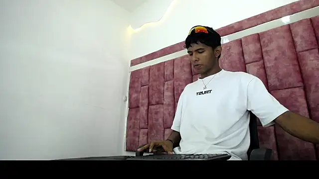 Mick storm online show from 18, 4, 2026