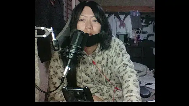 Snapshot of harinyanxxx chatting on 18, 12, 2025 harinyanxxx online show from 18, 12, 2025