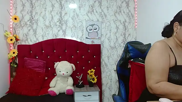  Danna Milf  online show from 25, 11, 2025