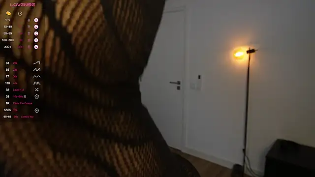 Snapshot of NeonyMuse chatting on 16, 11, 2025 NeonyMuse online show from 16, 11, 2025