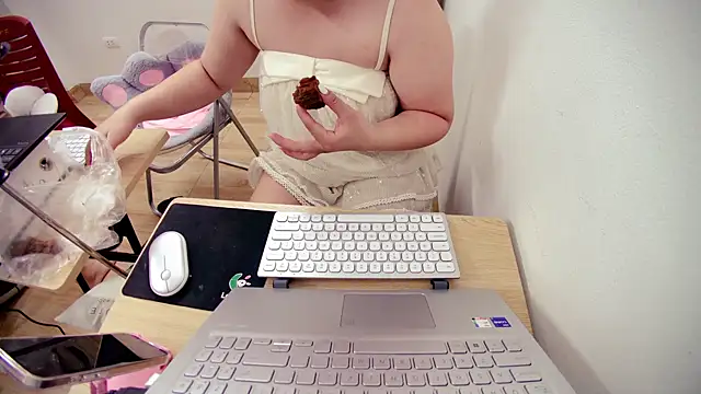 Hanna Mina online show from 6, 11, 2025