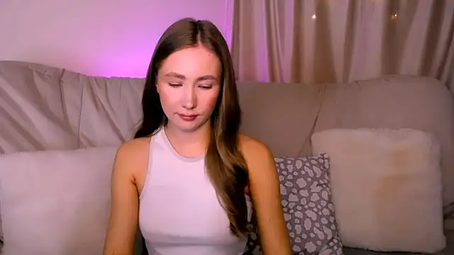 EllyColins online show from 6, 3, 2026