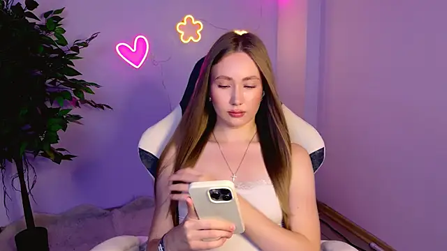 Snapshot of EllyColins chatting on 8, 7, 2026 EllyColins online show from 8, 7, 2026