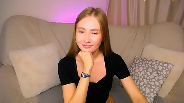 Snapshot of EllyColins chatting on 23, 6, 2026 EllyColins online show from 23, 6, 2026