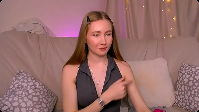 Snapshot of EllyColins chatting on 15, 11, 2025 EllyColins online show from 15, 11, 2025