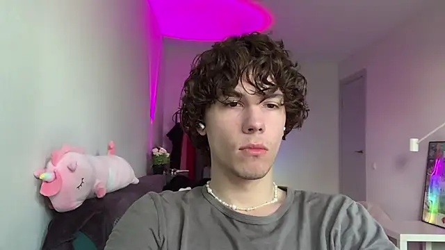 Jeremy1Scott online show from 8, 6, 2026