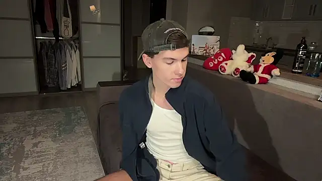 Jeremy1Scott online show from 15, 11, 2025