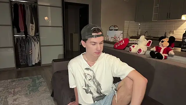 Jeremy1Scott online show from 16, 11, 2025