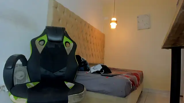 Hotblosson online show from 18, 12, 2025