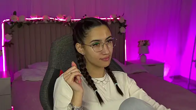 RebeckaThornton online show from 16, 11, 2025