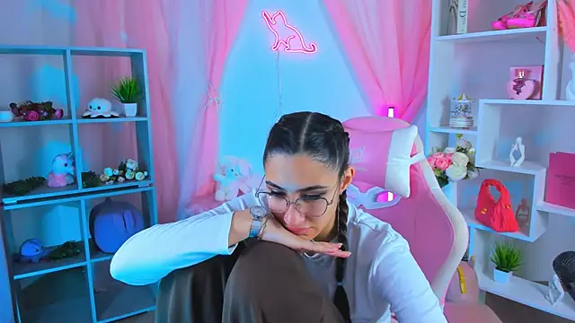 RebeckaThornton online show from 9, 11, 2025