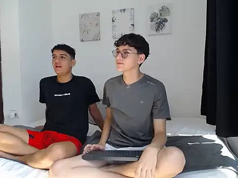 Snapshot of SpritzBoys chatting on 13, 10, 2025 SpritzBoys online show from 13, 10, 2025