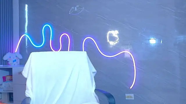 Naaomi cute online show from 23, 3, 2026