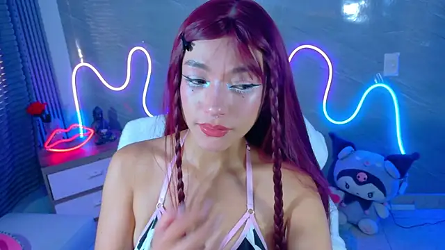 Naaomi cute online show from 9, 1, 2026