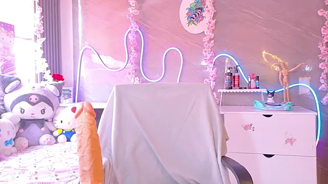 Naaomi cute online show from 20, 4, 2026