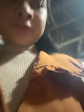 Linh-xxx online show from 10, 11, 2025