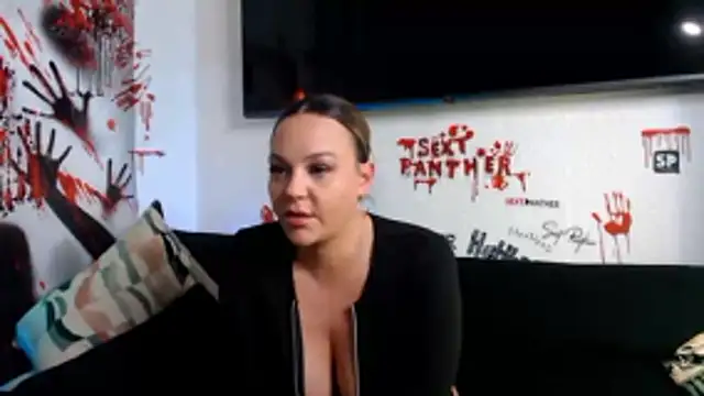 Snapshot of sofiahothead chatting on 15, 10, 2025 sofiahothead online show from 15, 10, 2025