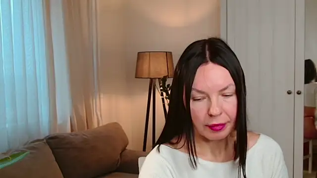 LittleNicolee online show from 15, 12, 2025