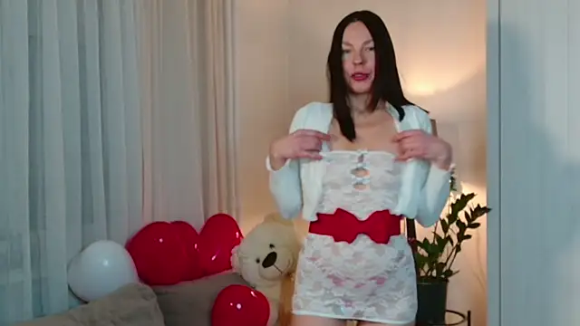 LittleNicolee online show from 13, 2, 2026