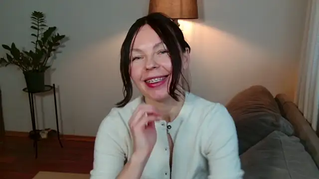 LittleNicolee online show from 25, 2, 2026