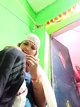 Karishma cute online show from 7, 11, 2025